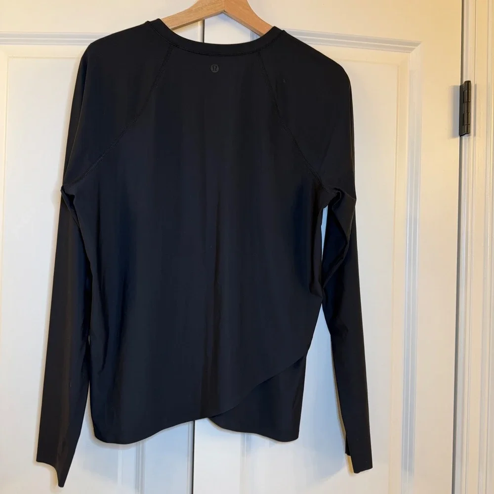 Lululemon Black Long Sleeve Athletic Top Women Size S Designed‎ in Vancouver
